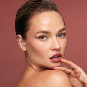 HUDA BEAUTY Liquid Matte Ultra Comfort Transfer proof Lipstick - Volare Makeup