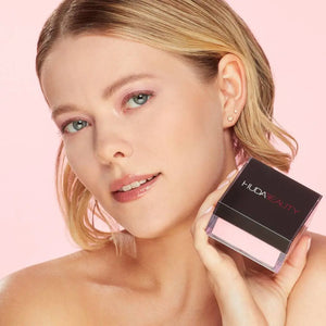 Huda Beauty Easy Bake Loose Baking & Setting Powder Full size - Volare Makeup