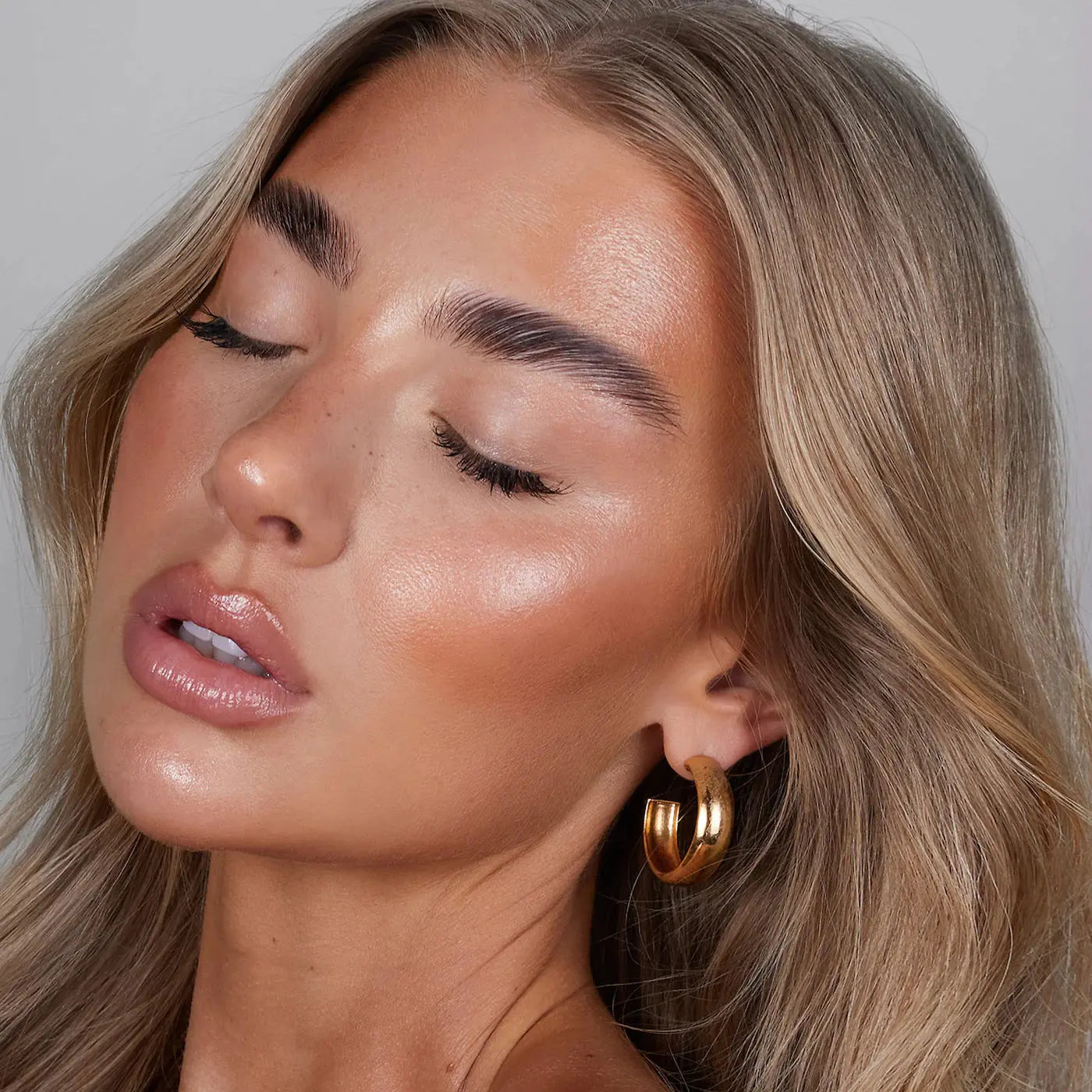 REFY Gloss Highlighter - Volare Makeup