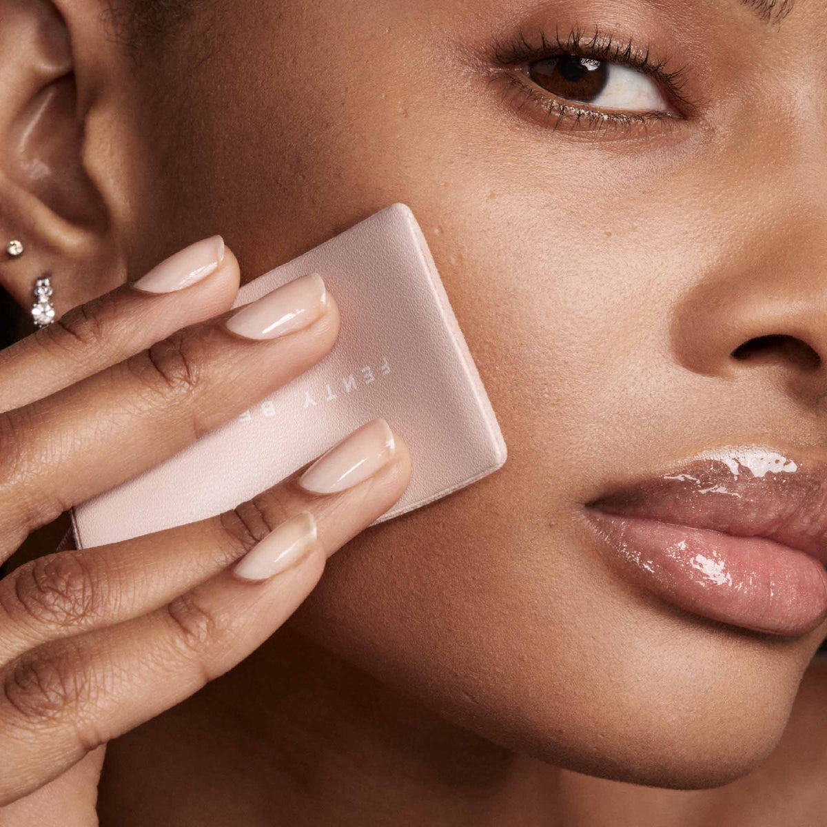 Fenty Beauty by Rihanna Invisimatte Instant Setting + Blotting Powder  Volare Makeup   